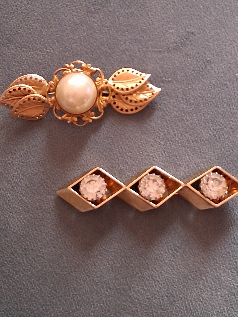 Gold-Tone Pearl and Crystal Accent Women’s Brooch Set